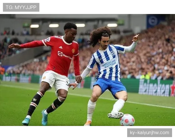 厄德高与穆西亚拉技术风格差异解析：组织核心与突破型中场的对比